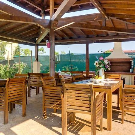Poseidon Vip Club Balneo & نيسيبار