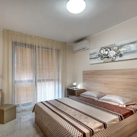 Ξενοδοχείο με διαμερίσματα Poseidon Vip Club Balneo & 3*