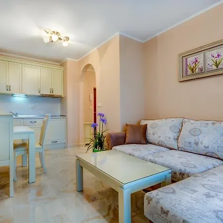 Poseidon Vip Club Balneo & Ξενοδοχείο με διαμερίσματα Νεσέμπαρ